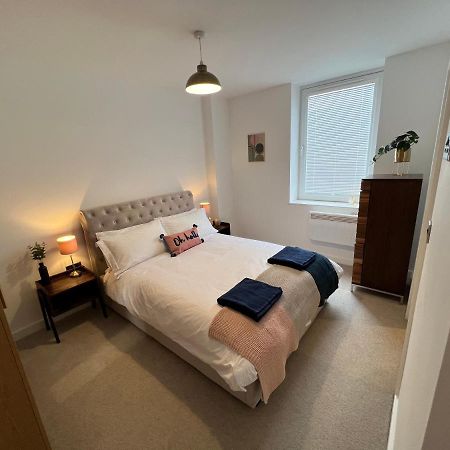 Modern 2 Bedroom Apt Sleeps 6 - Near Глостер Экстерьер фото